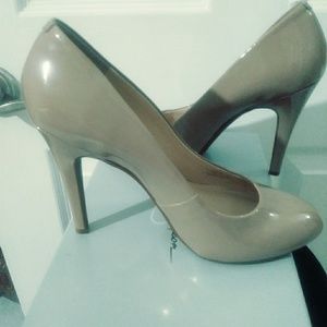 Jessica Simpson heel
